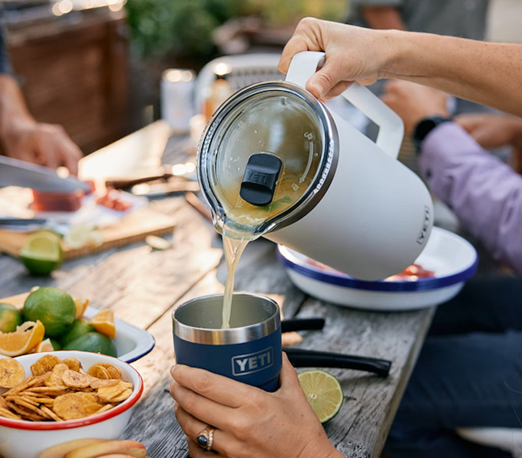 YETI Rambler® 34 oz (1 l) Pitcher Twist-To-Lock MagSlider™ Lid